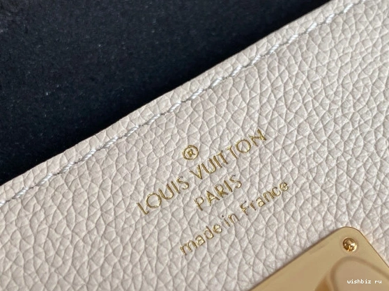 WIS pouch Vuitton Lockme Louis 0202